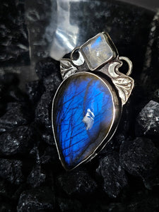 Moonstruck Blues Pear Pendant D - Dark Blue Labradorite