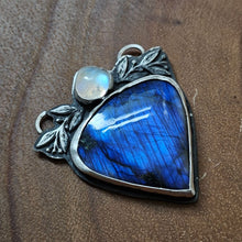 Load image into Gallery viewer, Moonstruck Blues Pear Pendant A - Dark Blue Labradorite
