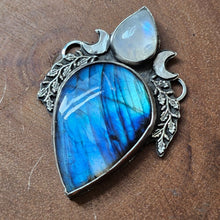 Load image into Gallery viewer, Moonstruck Blues Pear Pendant B - Light Blue Labradorite
