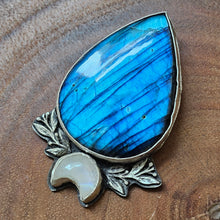 Load image into Gallery viewer, Moonstruck Blues TearDrop Pendant A - Light Blue Labradorite
