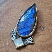 Load image into Gallery viewer, Moonstruck Blues TearDrop Pendant B - Dark Blue Labradorite
